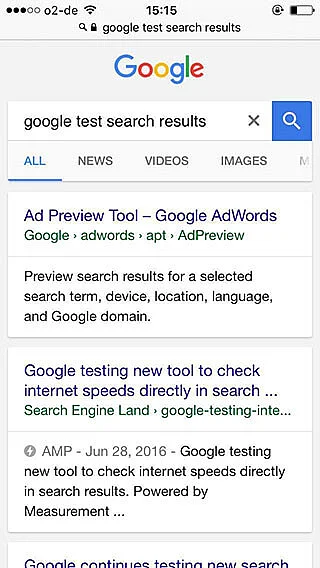 Image: la recherche Google sur mobile présente chaque résultat dans une case séparée