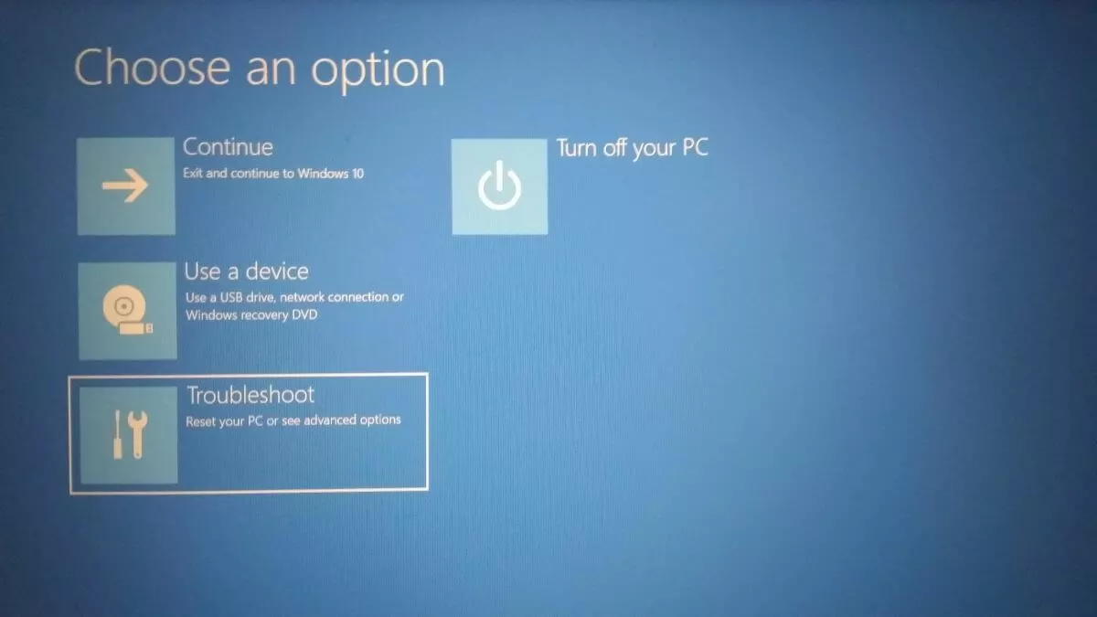Image: Impression écran UEFI Windows 10 – Choisir une option