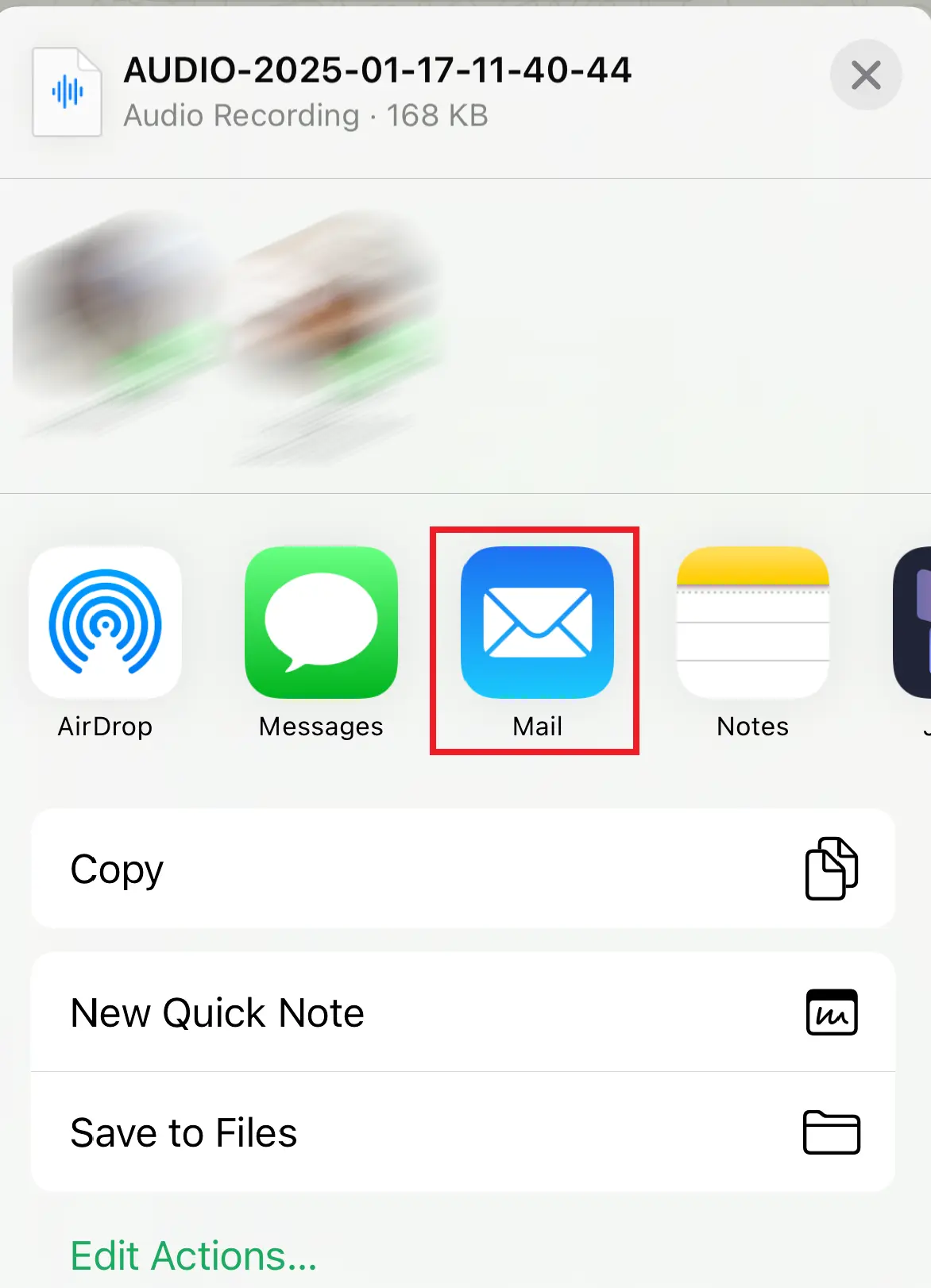 Capture d’écran iOS de l’option « Transférer » de WhatsApp Image: Capture d’écran iOS de l’option « Transférer » de WhatsApp