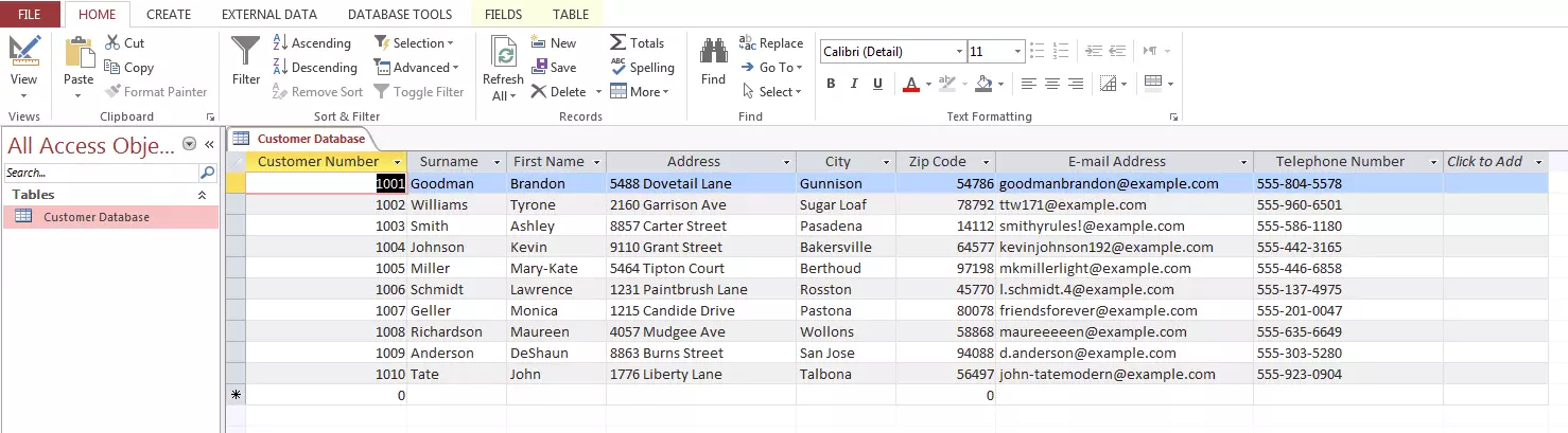 Image: Exemple d’une base de données de clients dans MS Access