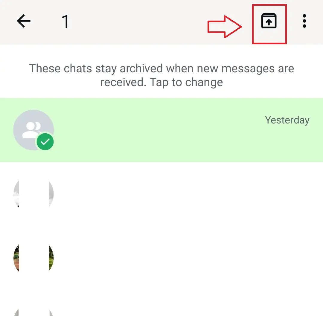 Image: Capture d’écran Android montrant une conversation archivée et l’icône de boîte fléchée