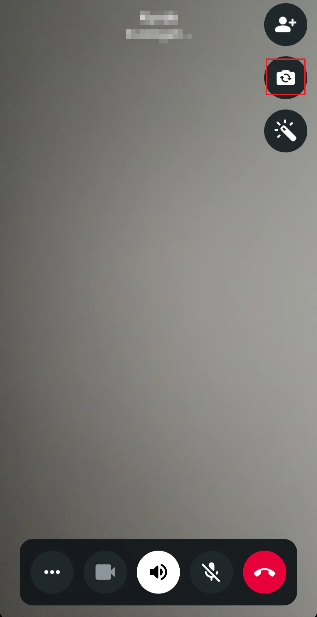 WhatsApp : icône « Changer de caméra » pour passer d’une caméra à l’autre Image: WhatsApp : icône « Changer de caméra » pour passer d’une caméra à l’autre